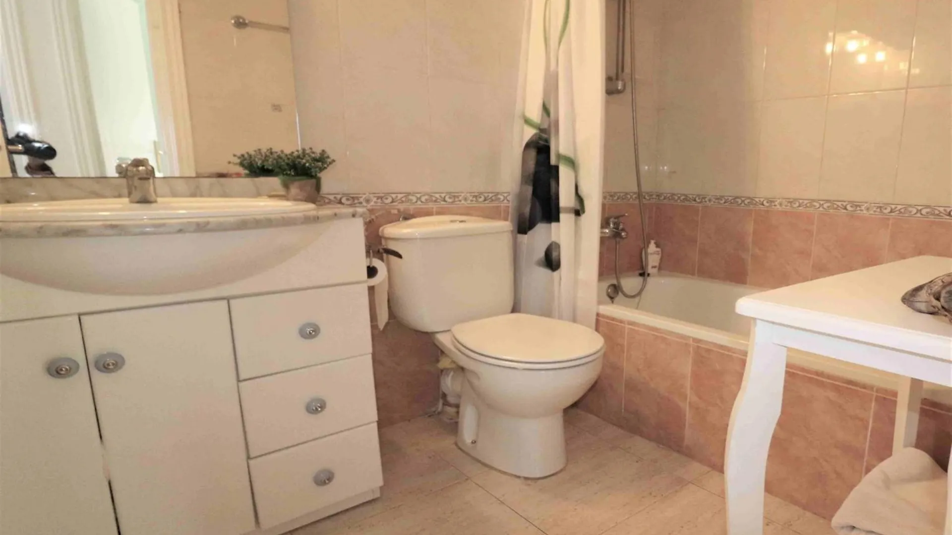 Spacious Apartment With Barbecue Montjoi 0*,  España