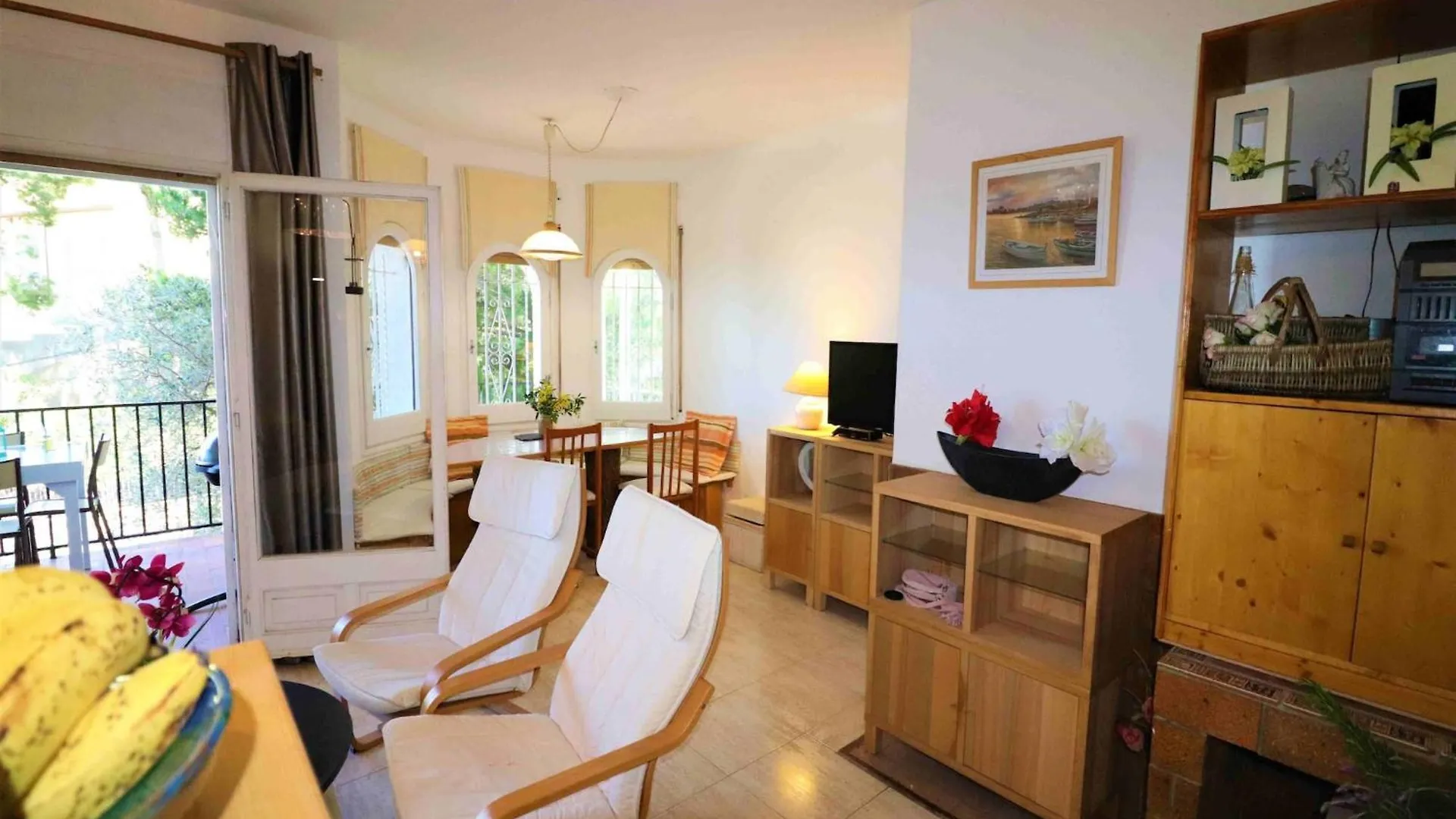 Spacious Apartment With Barbecue Montjoi España