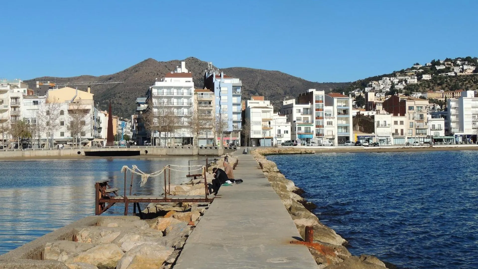 Spacious Apartment With Barbecue Montjoi