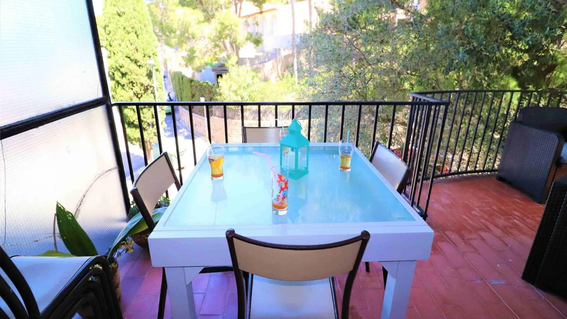 Spacious Apartment With Barbecue Montjoi