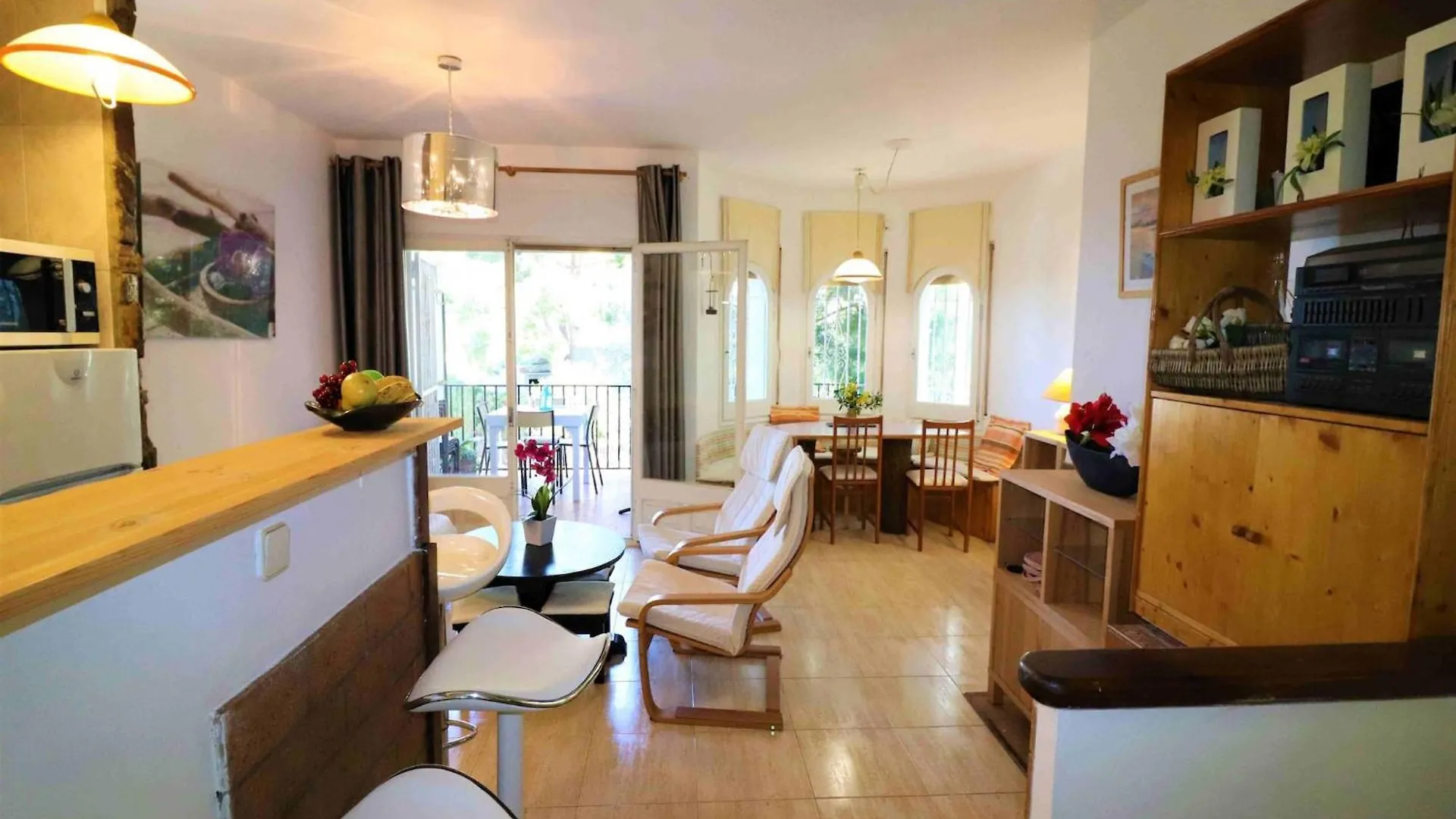Spacious Apartment With Barbecue Montjoi
