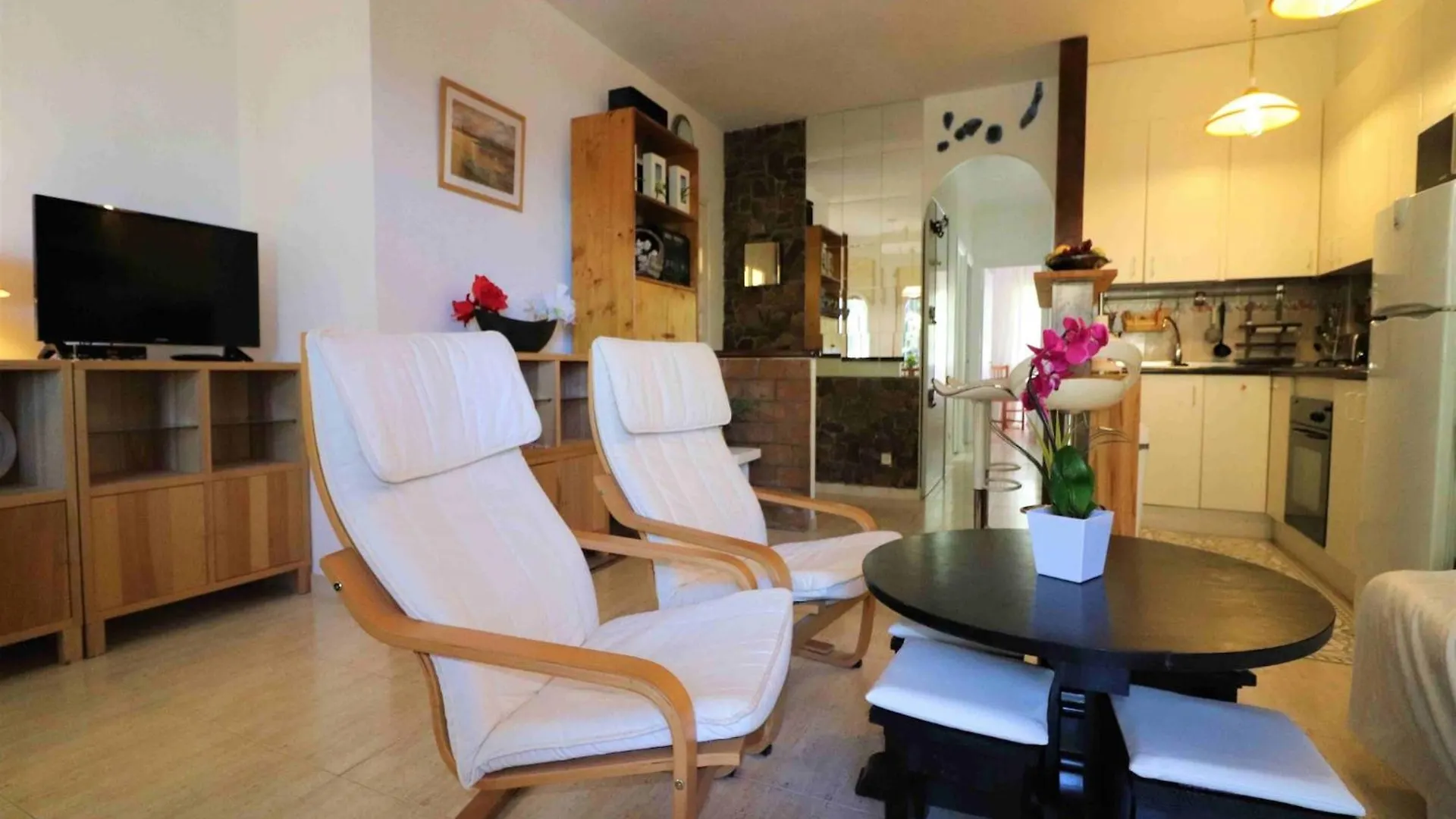 Spacious Apartment With Barbecue Montjoi