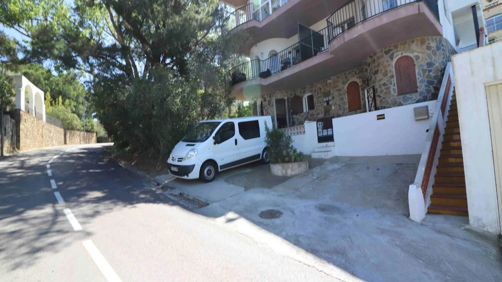 Spacious Apartment With Barbecue Montjoi